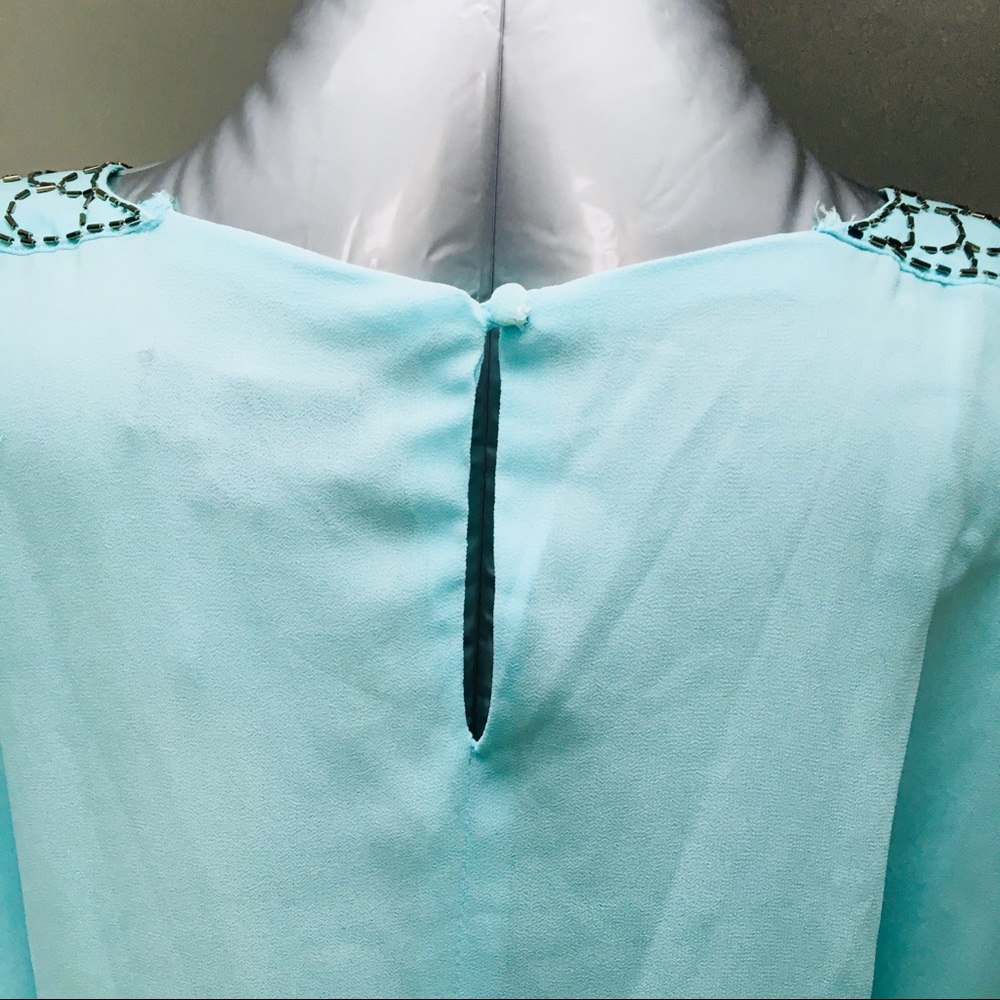 Beautiful top - Picture 3 of 8